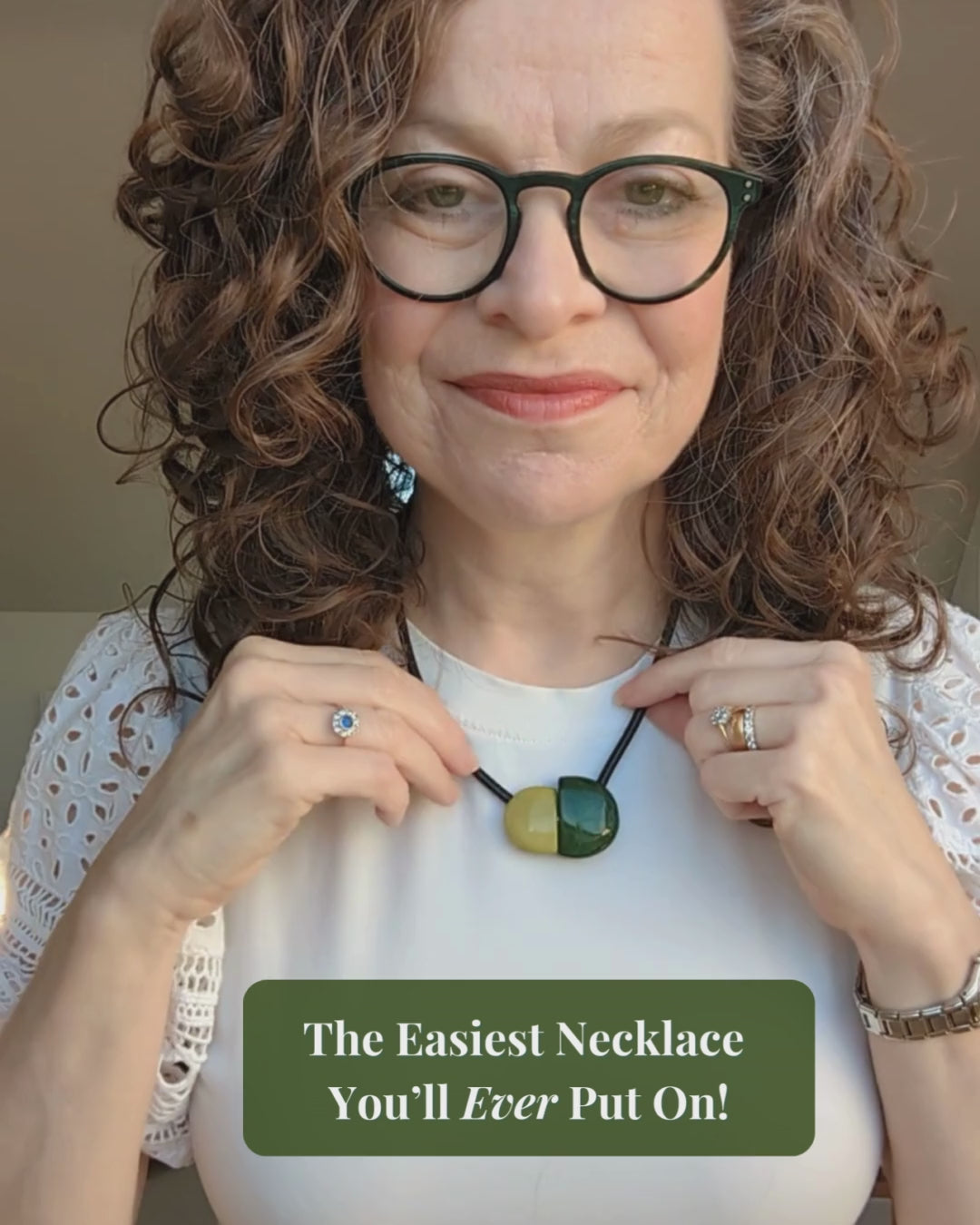 Video showing how the Kiss necklace fastens with a magnetic closure