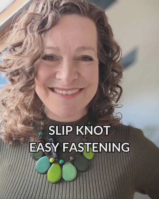 Alison, the Founder, explaining a jewellery slipknot and how it works